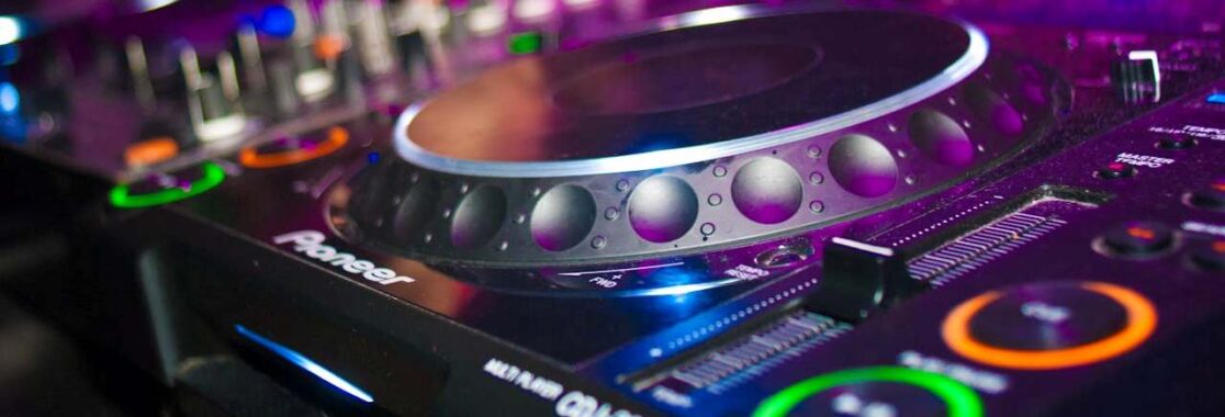 czy dj musi posiadać licencje, certyfikat?