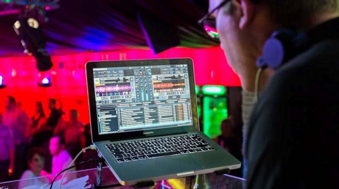 czy dj musi założyć firmę?